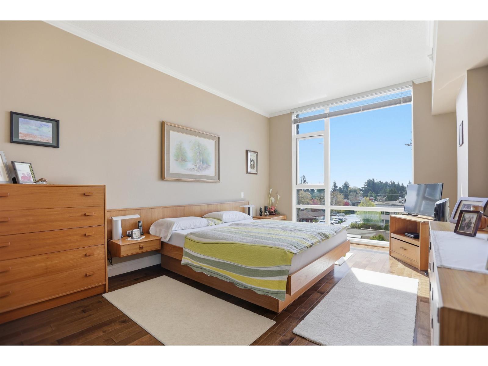 402 15445 VINE AVENUE, White Rock