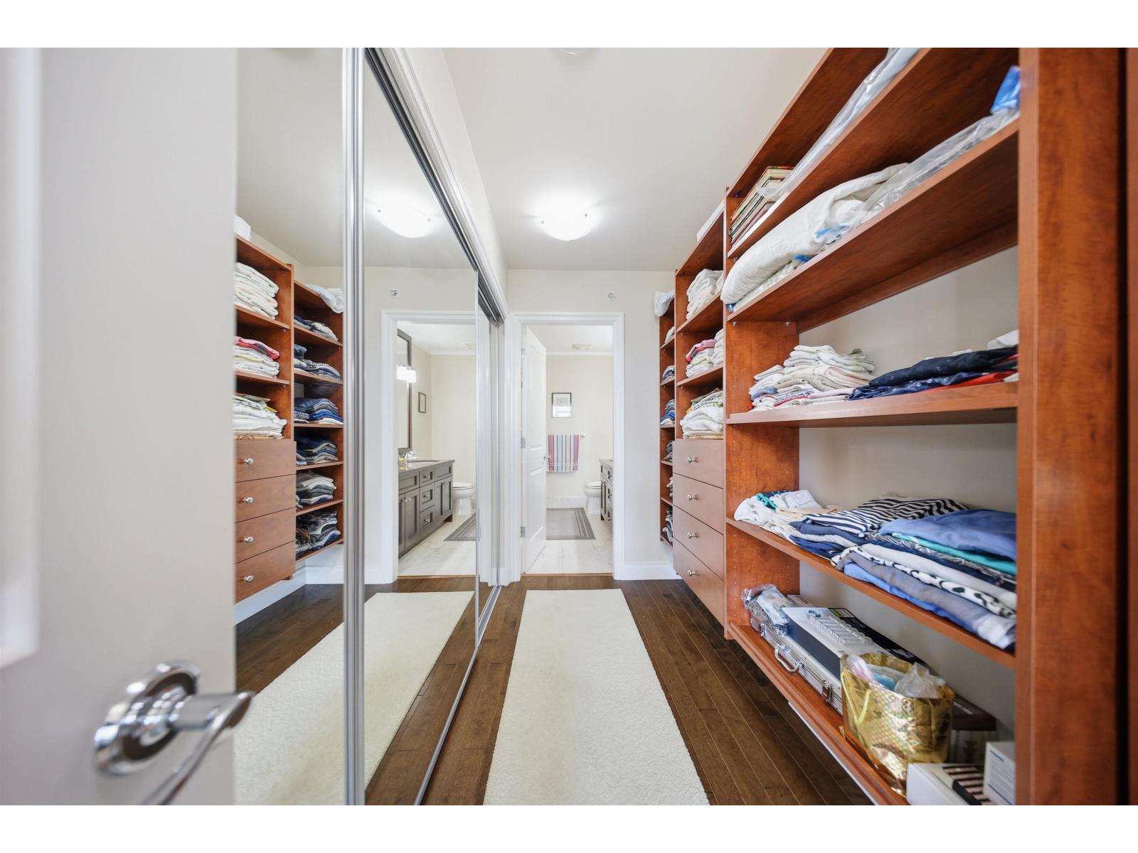 402 15445 VINE AVENUE, White Rock