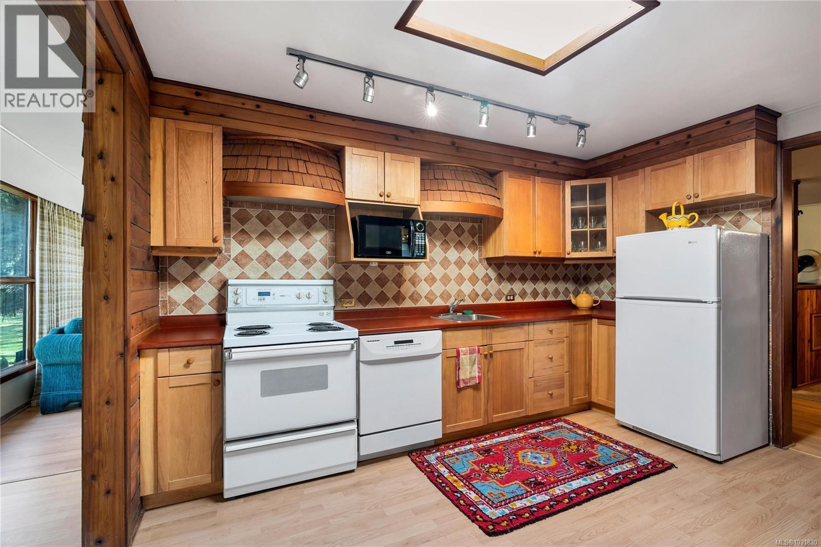  10200 South Shore Road, Honeymoon Bay