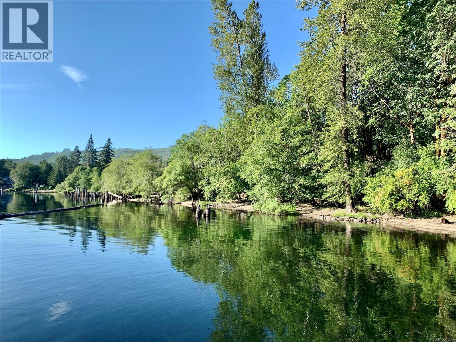  10200 South Shore Road, Honeymoon Bay