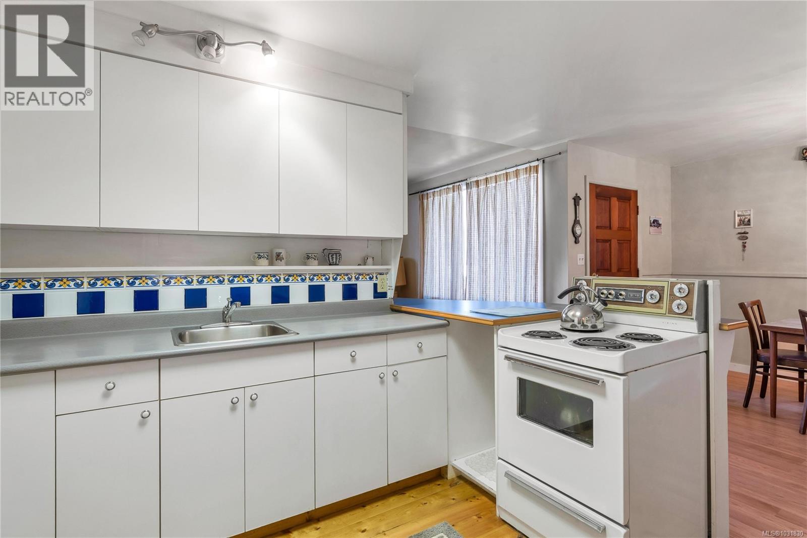  10200 South Shore Road, Honeymoon Bay