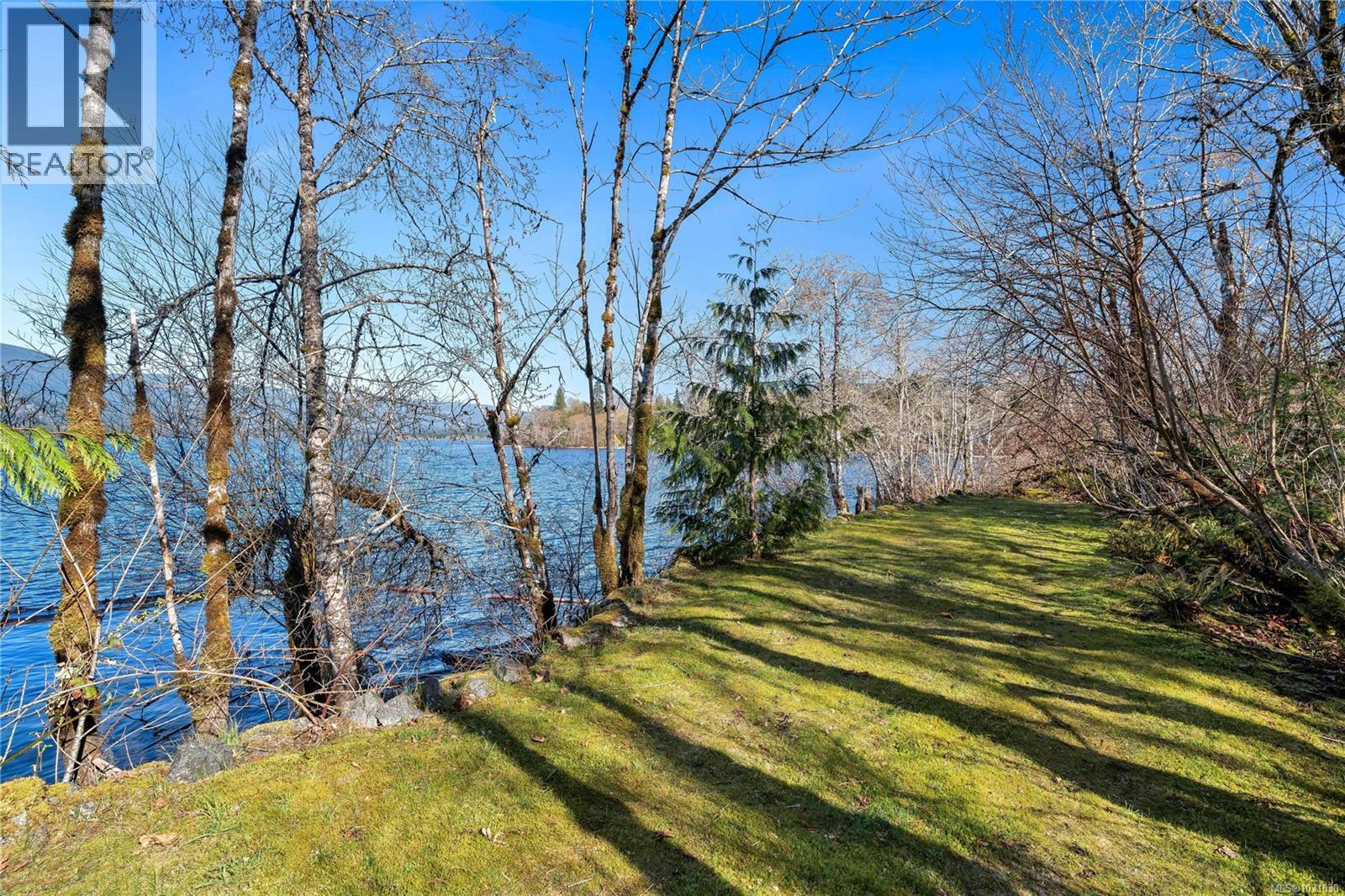  10200 South Shore Road, Honeymoon Bay