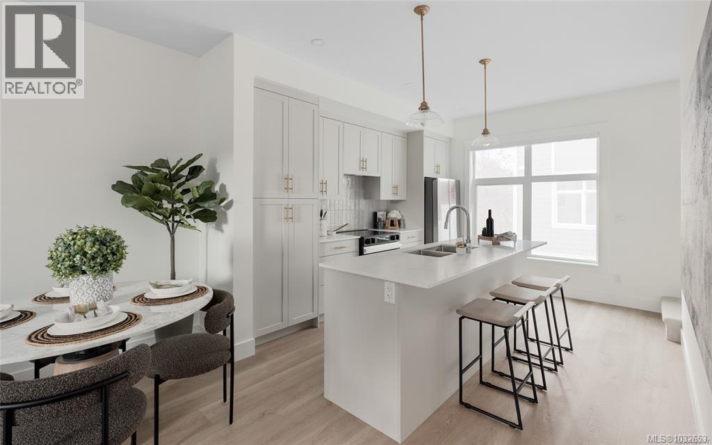#11 2536 Shelbourne St - 2