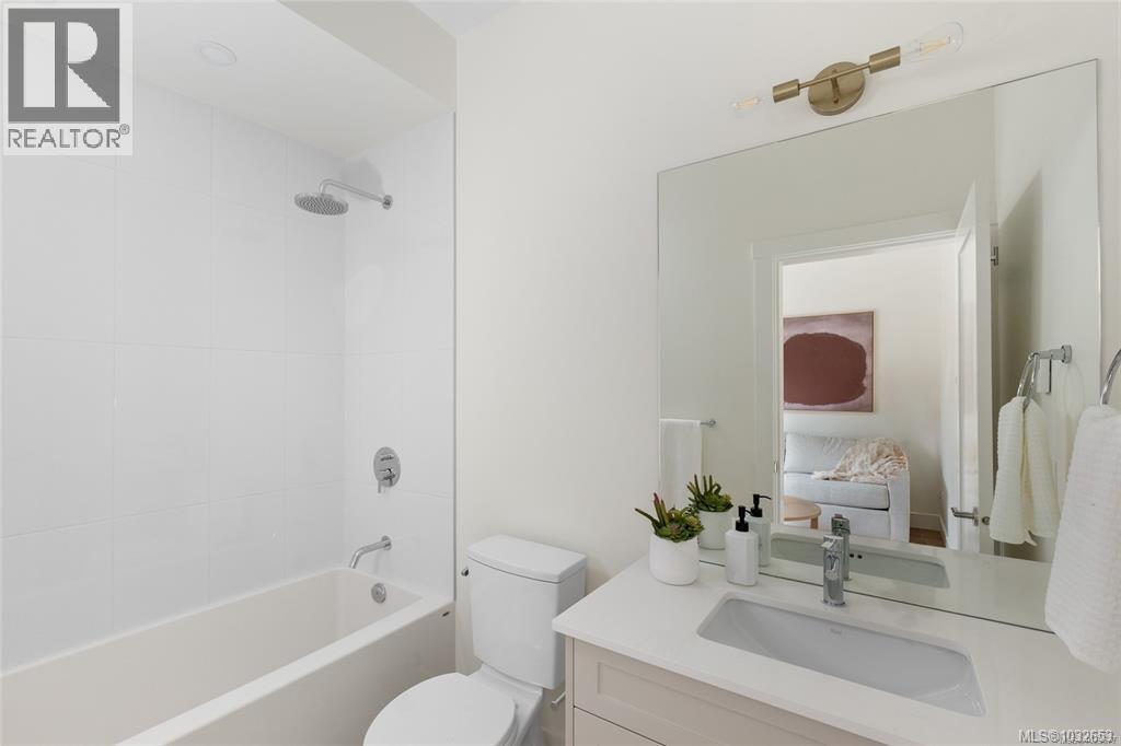 11 2536 Shelbourne Street, Victoria