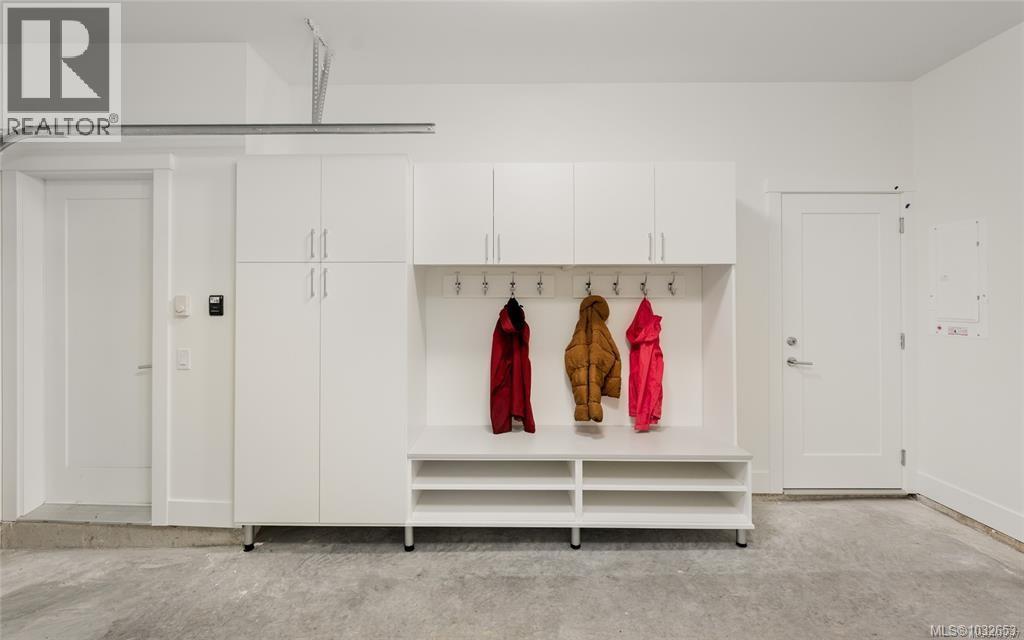 11 2536 Shelbourne Street, Victoria