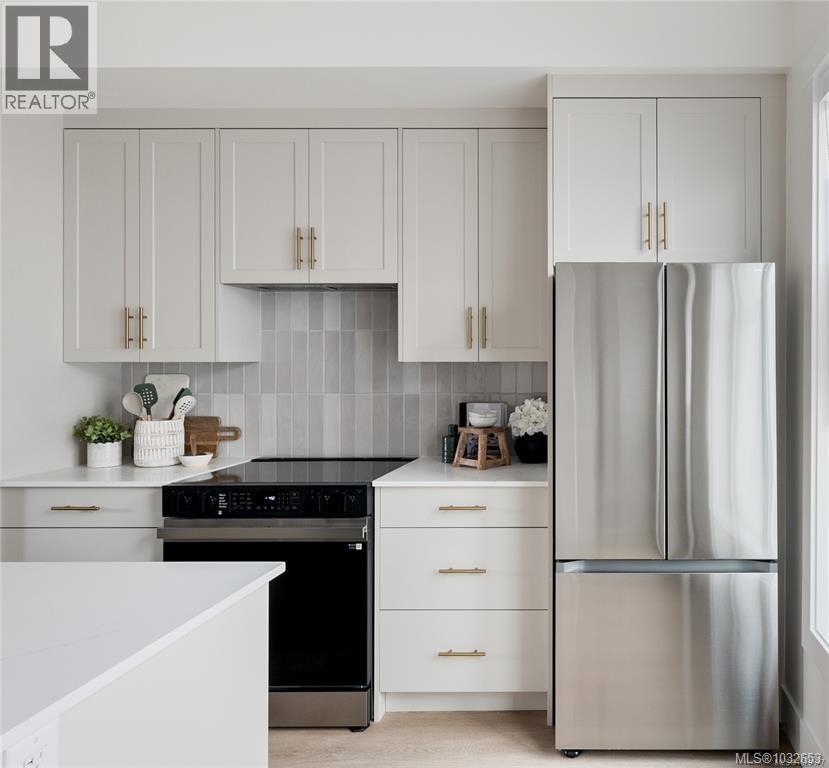 #11 2536 Shelbourne St - 4