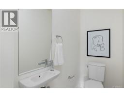 11 2536 Shelbourne St, Victoria, BC V8R4L5 Photo 15
