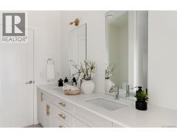 11 2536 Shelbourne St, Victoria, BC V8R4L5 Photo 21