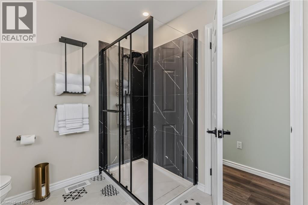 4 DOWDEN Avenue - 22
