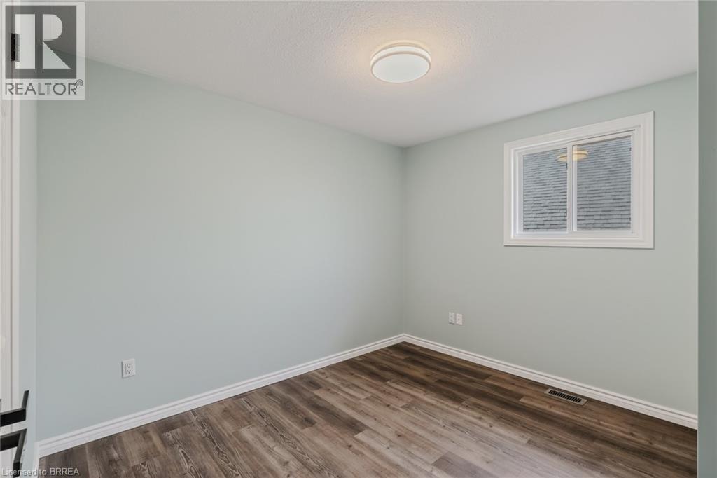 4 DOWDEN Avenue - 24