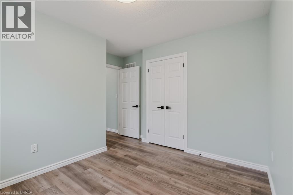 4 DOWDEN Avenue - 26