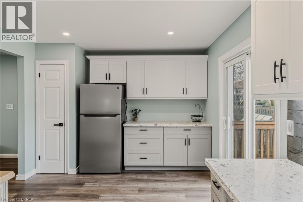 4 DOWDEN Avenue - 17