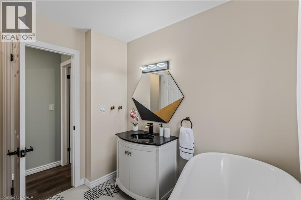 4 DOWDEN Avenue - 23