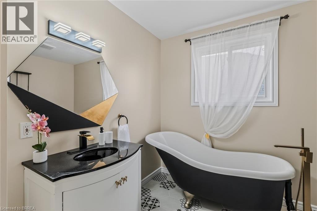 4 DOWDEN Avenue - 21