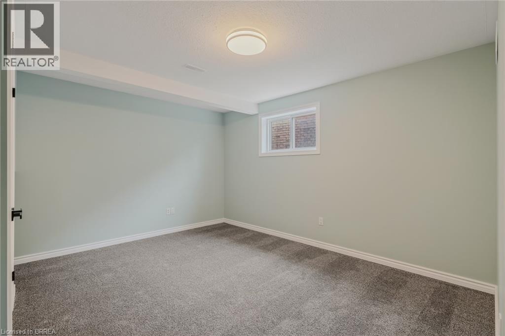 4 DOWDEN Avenue - 36