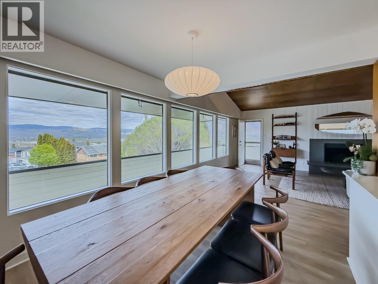 1015 FRASER STREET - 10