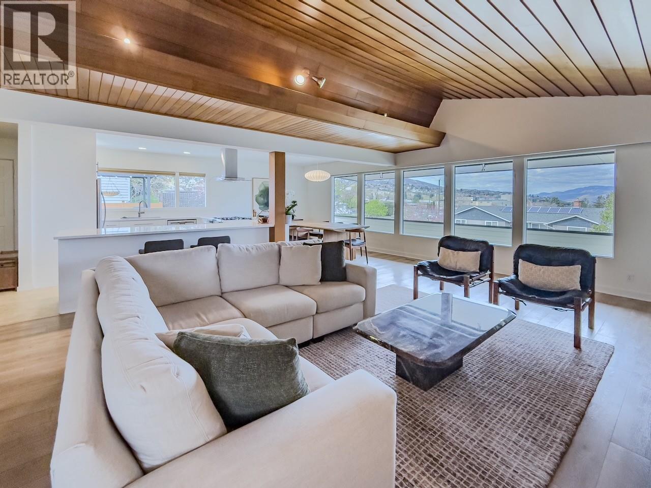 1015 FRASER STREET - 11