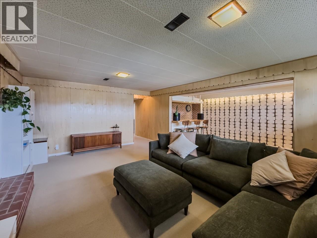 1015 FRASER STREET - 21