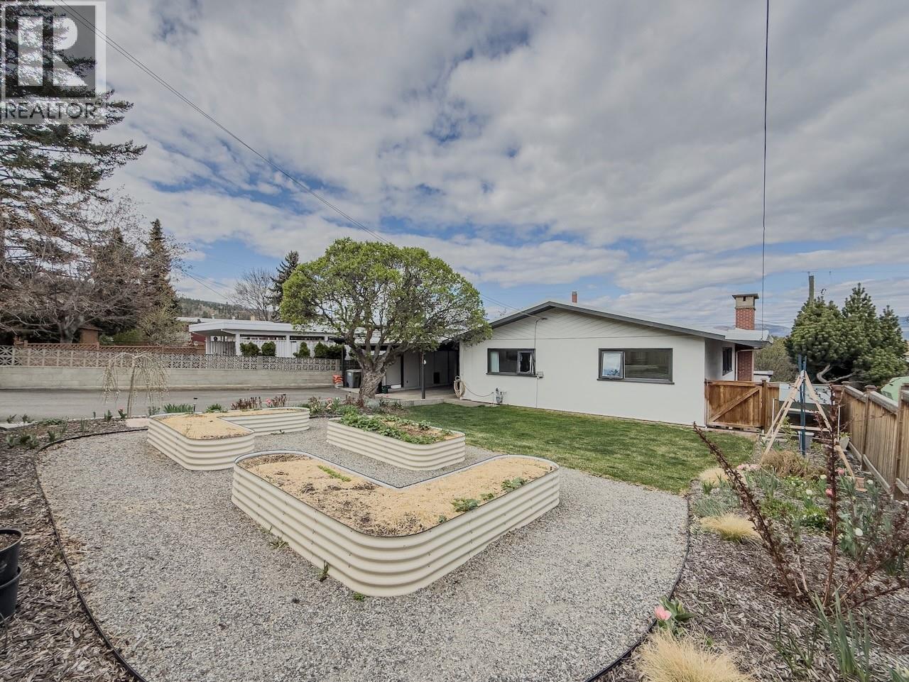 1015 FRASER STREET - 35