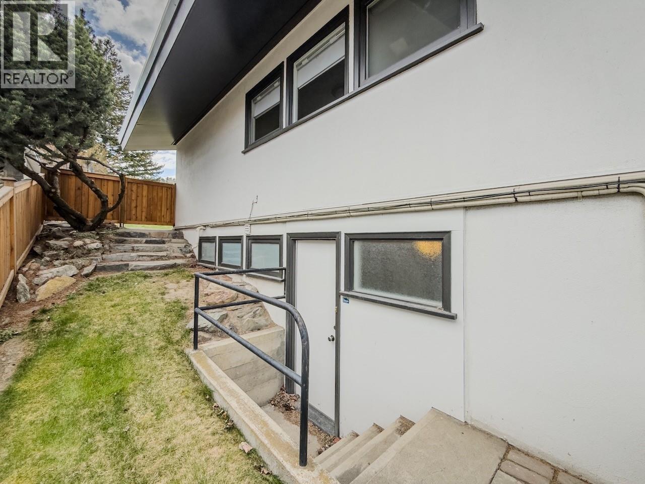 1015 FRASER STREET - 39