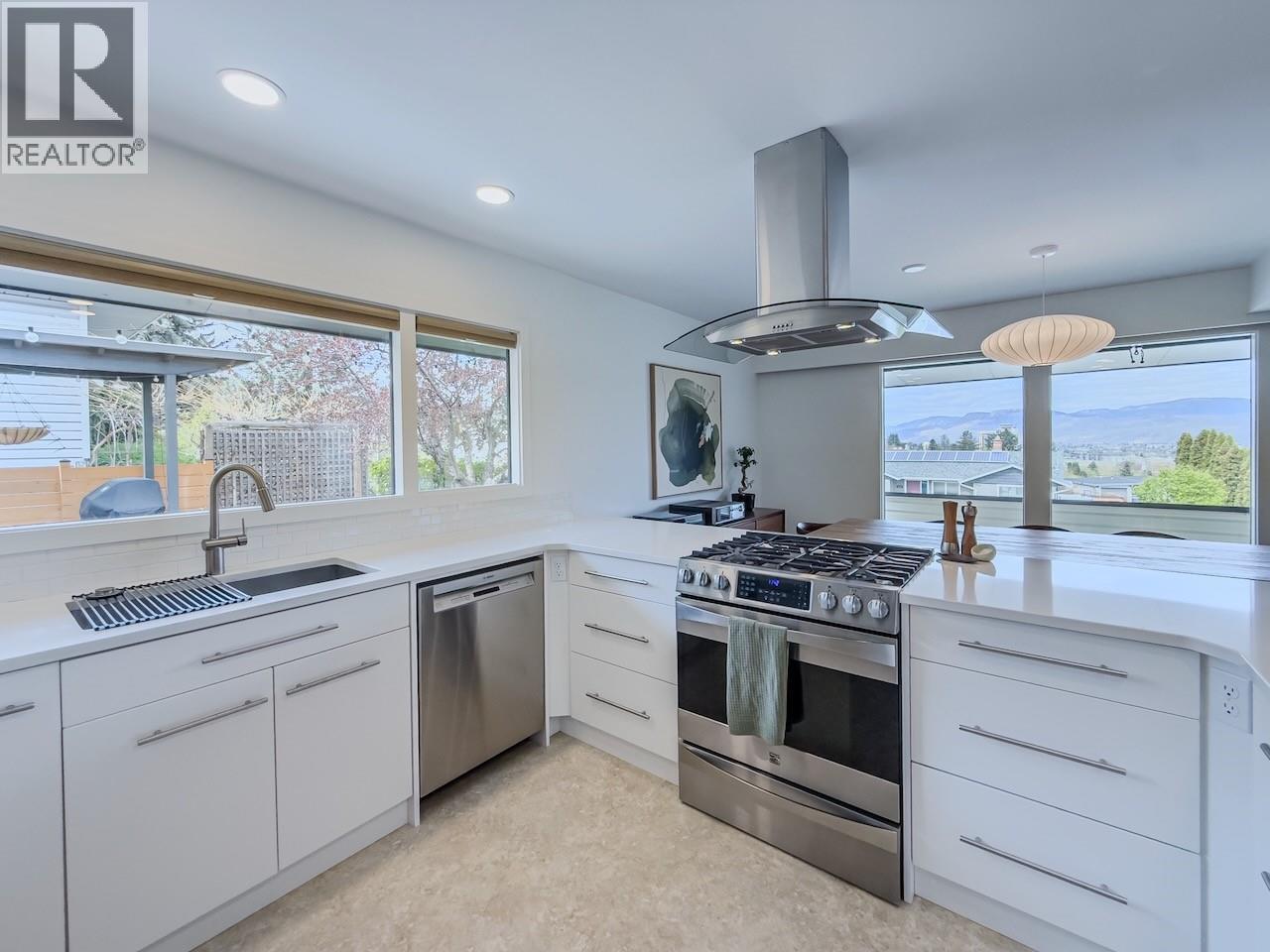 1015 FRASER STREET - 5