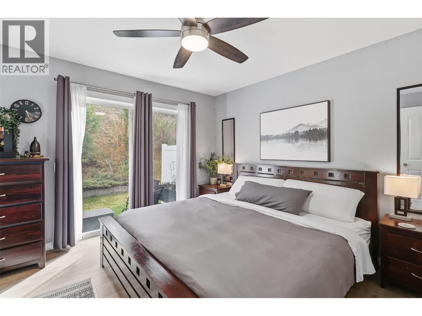 #4 245 WHISTLER DRIVE - 16