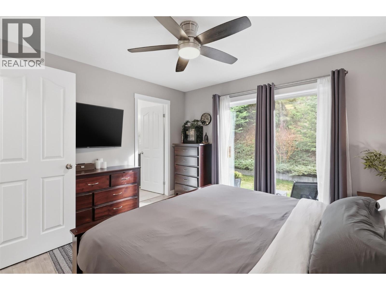 #4 245 WHISTLER DRIVE - 17