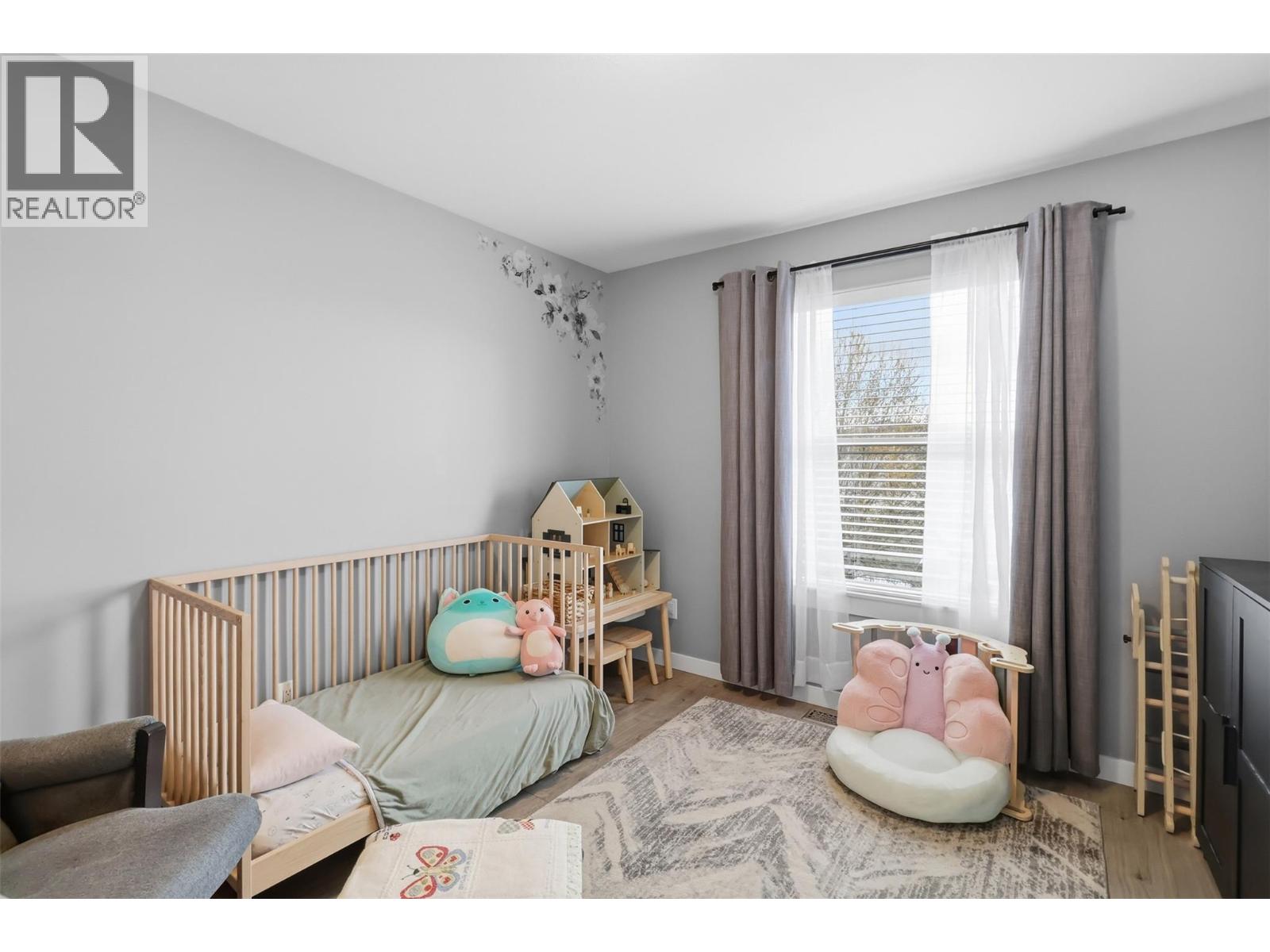 #4 245 WHISTLER DRIVE - 20