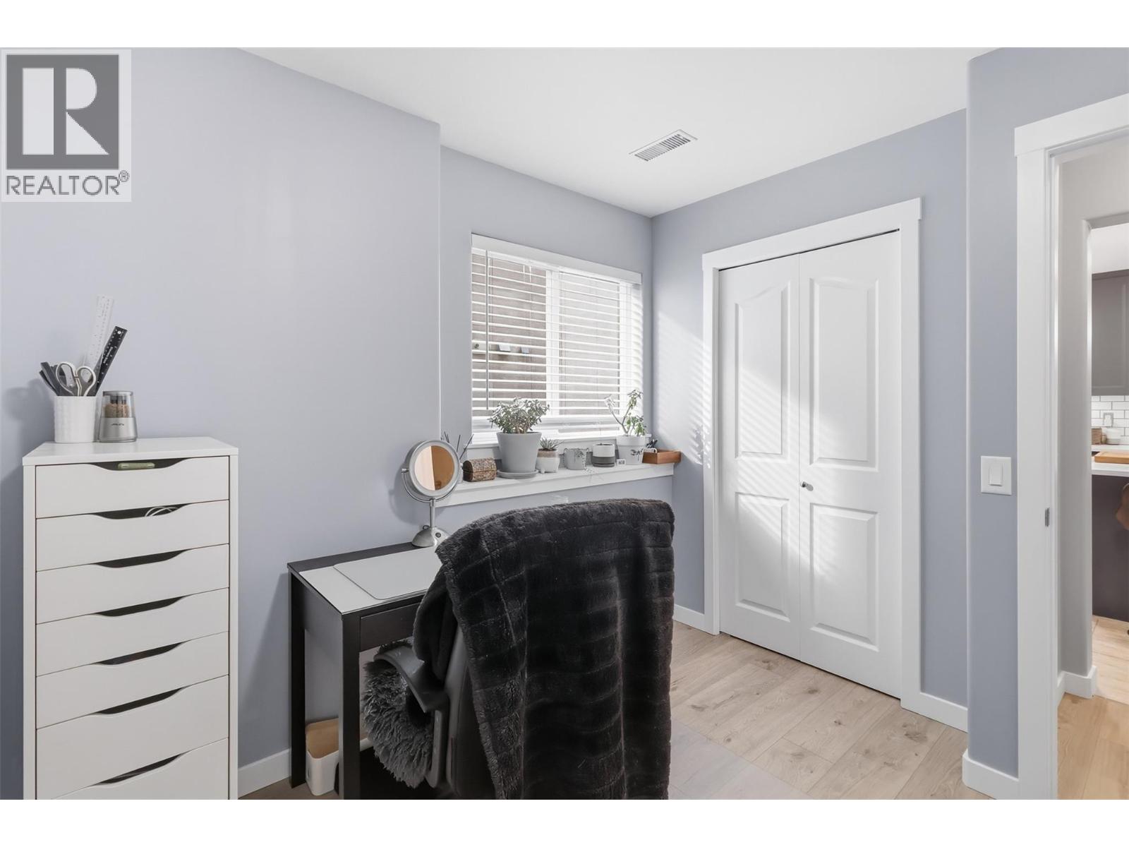 #4 245 WHISTLER DRIVE - 25