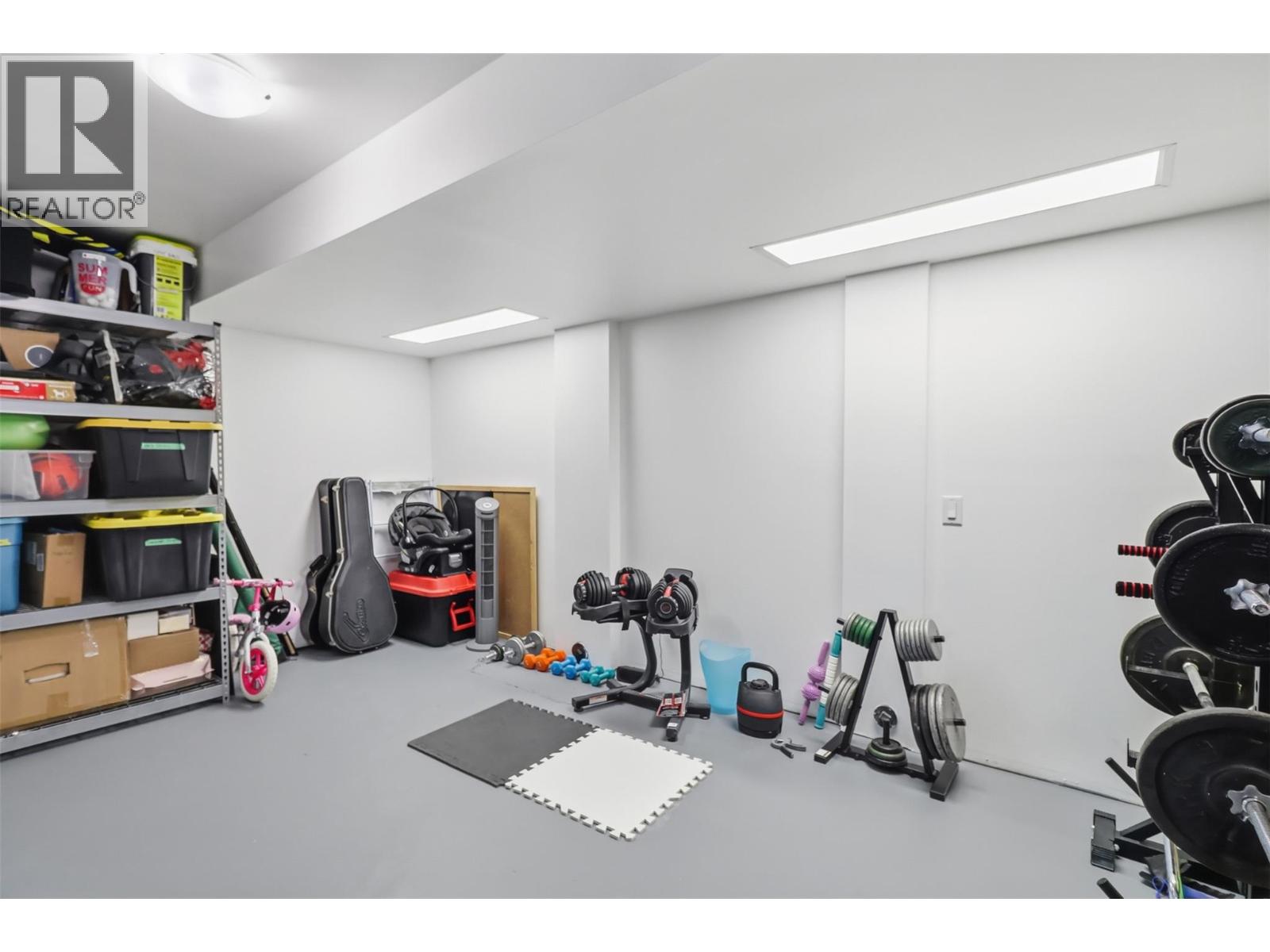 #4 245 WHISTLER DRIVE - 30