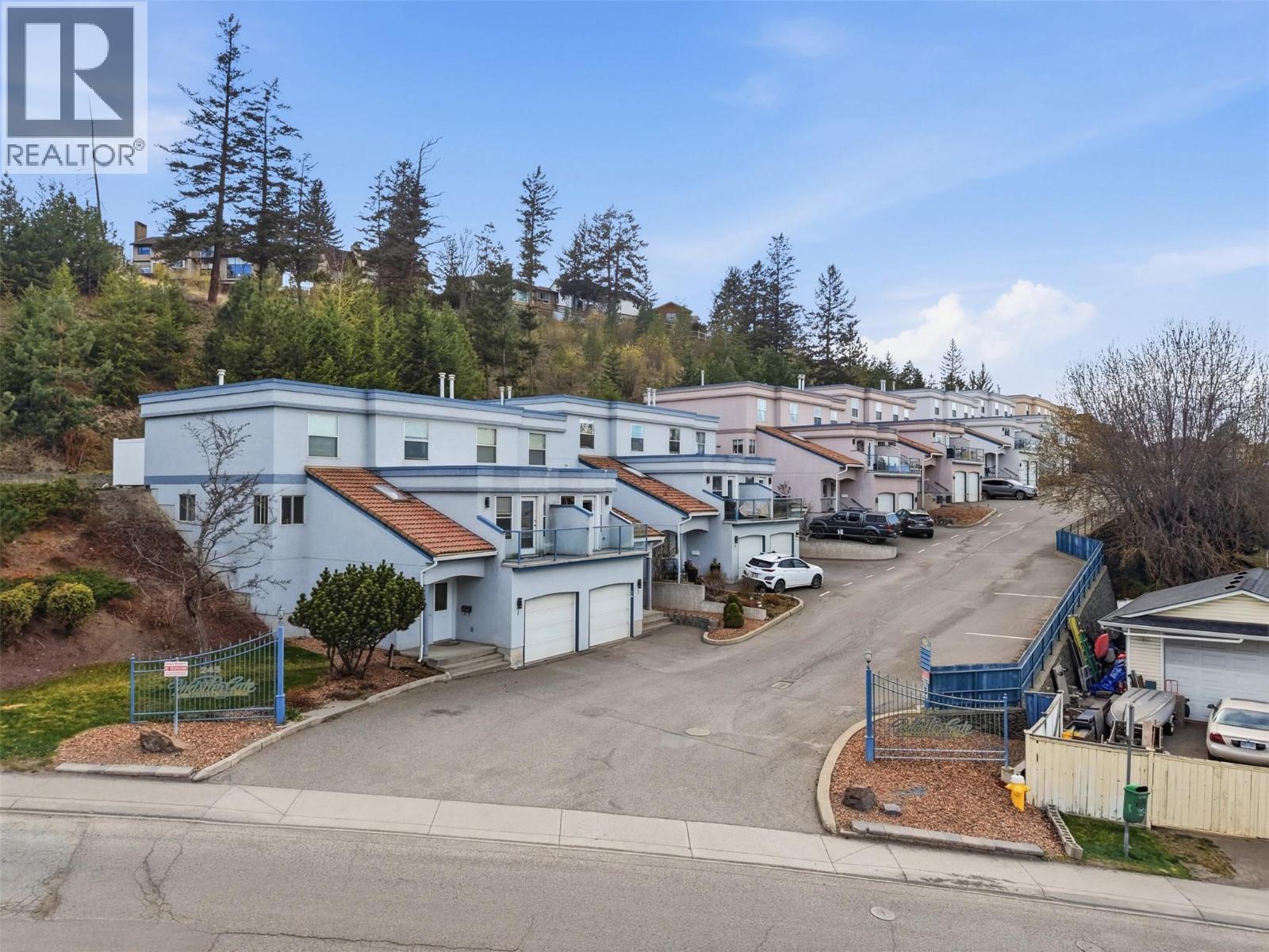 #4 245 WHISTLER DRIVE - 40