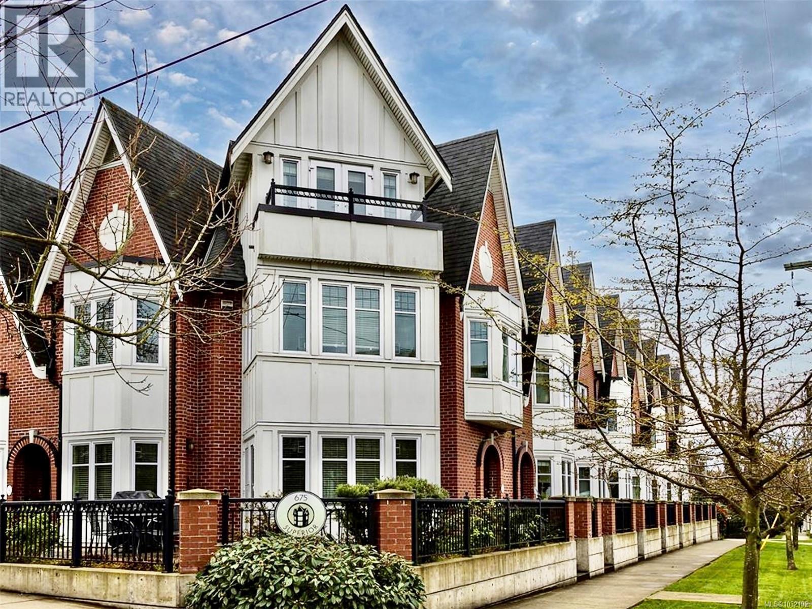 8 675 Superior Street, Victoria