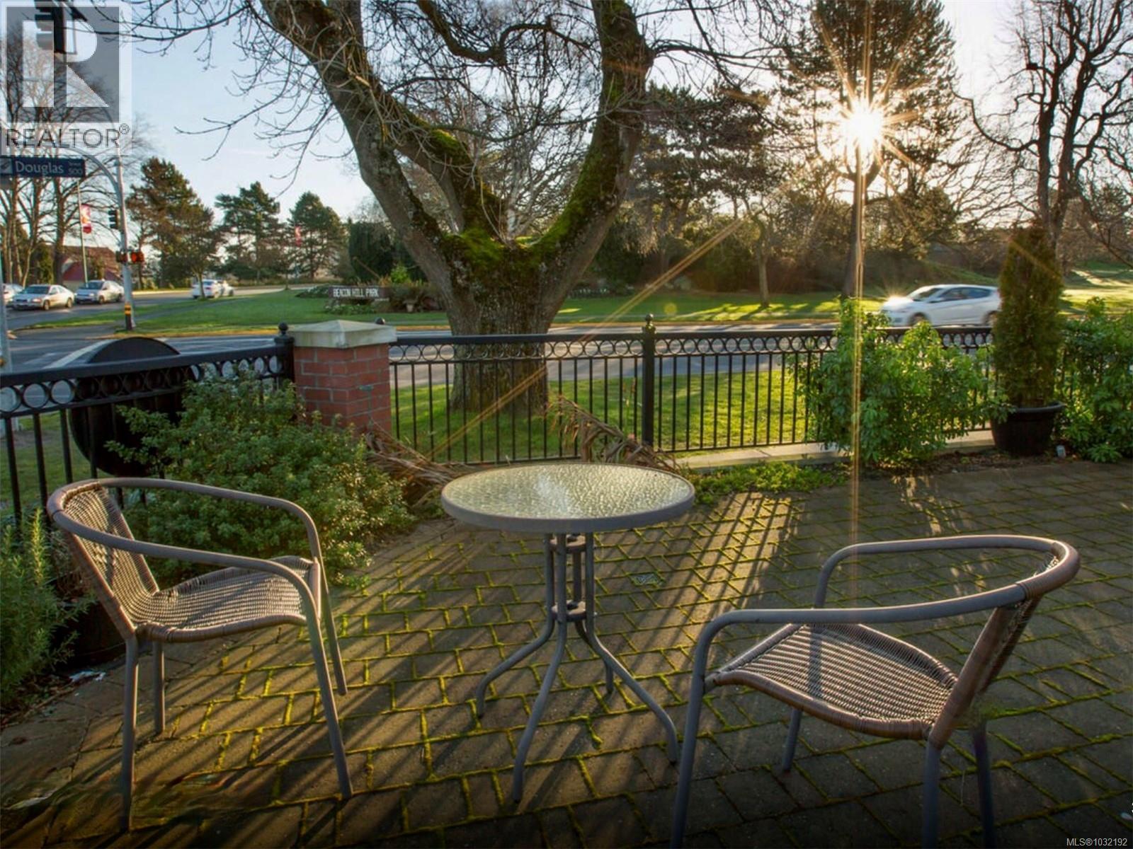 8 675 Superior Street, Victoria