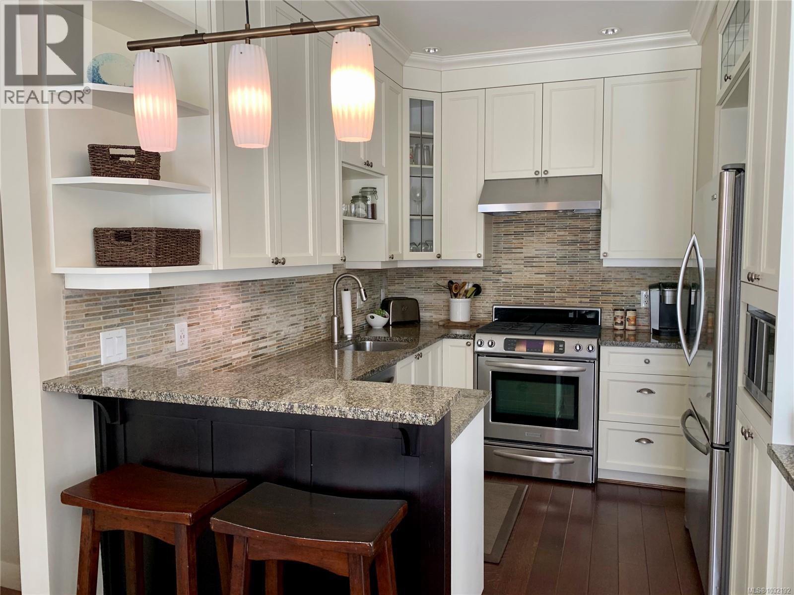 8 675 Superior Street, Victoria