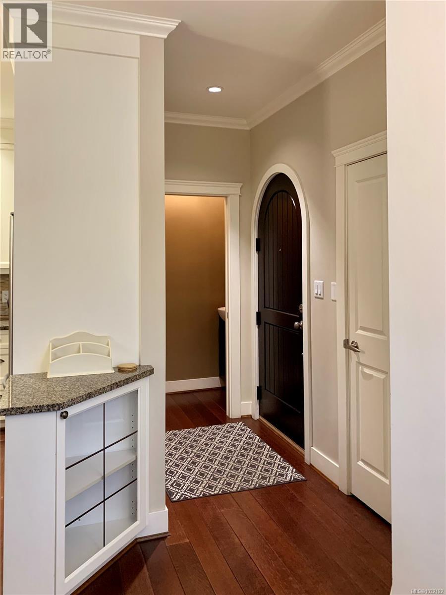 8 675 Superior Street, Victoria