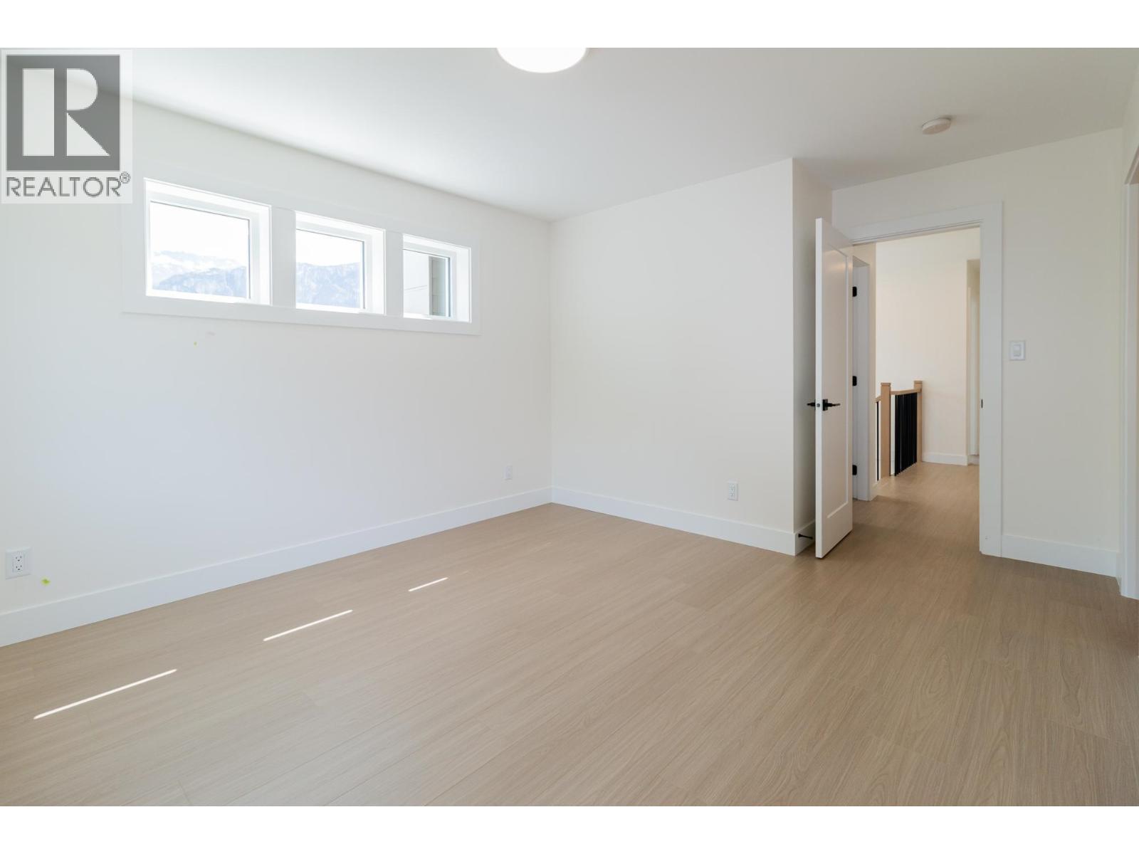1108 MAGEE STREET, Squamish
