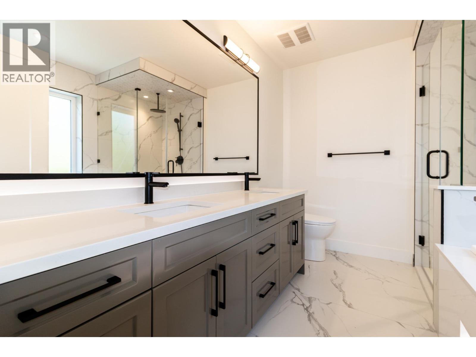 1108 MAGEE STREET, Squamish