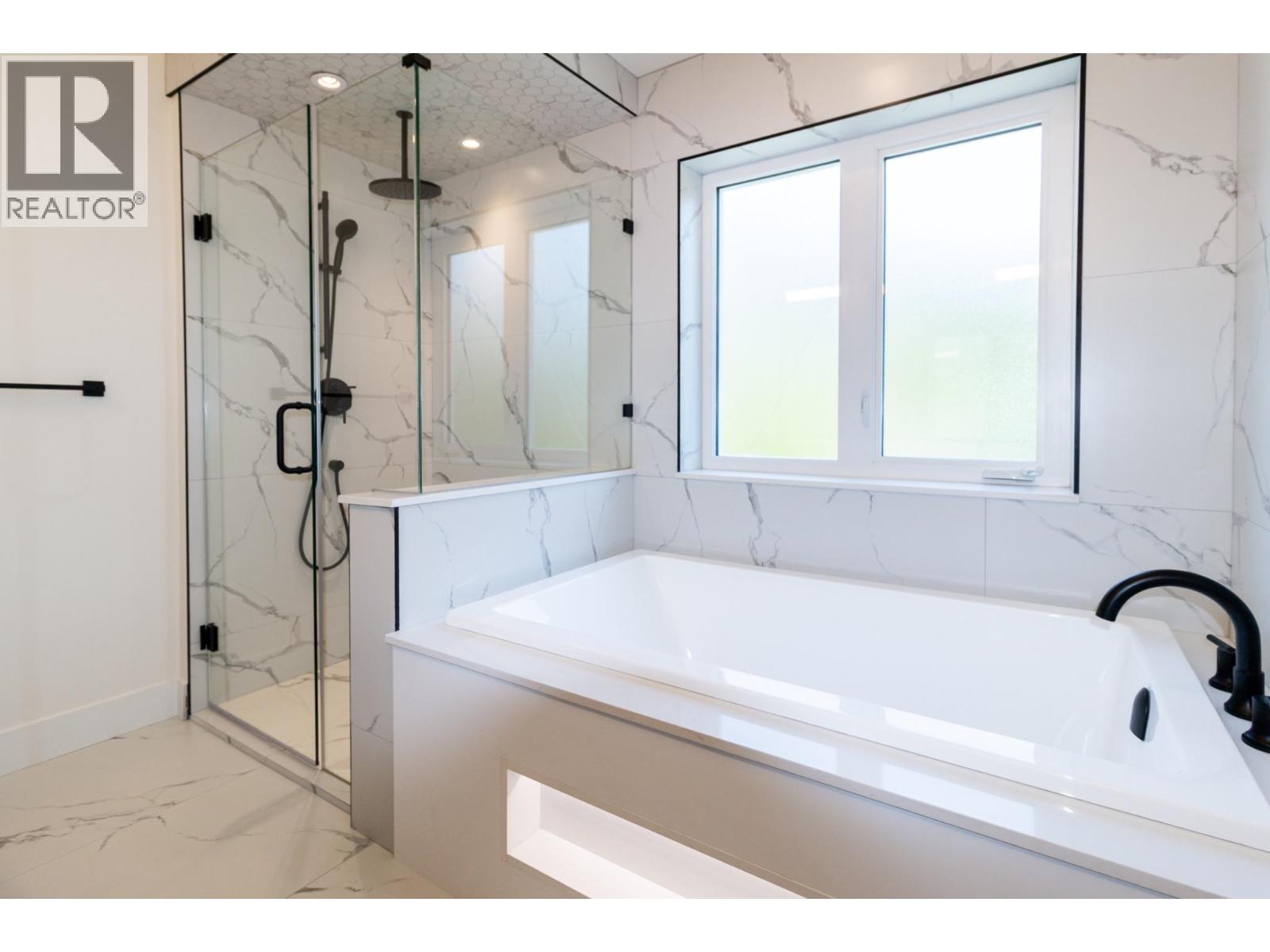 1108 MAGEE STREET, Squamish