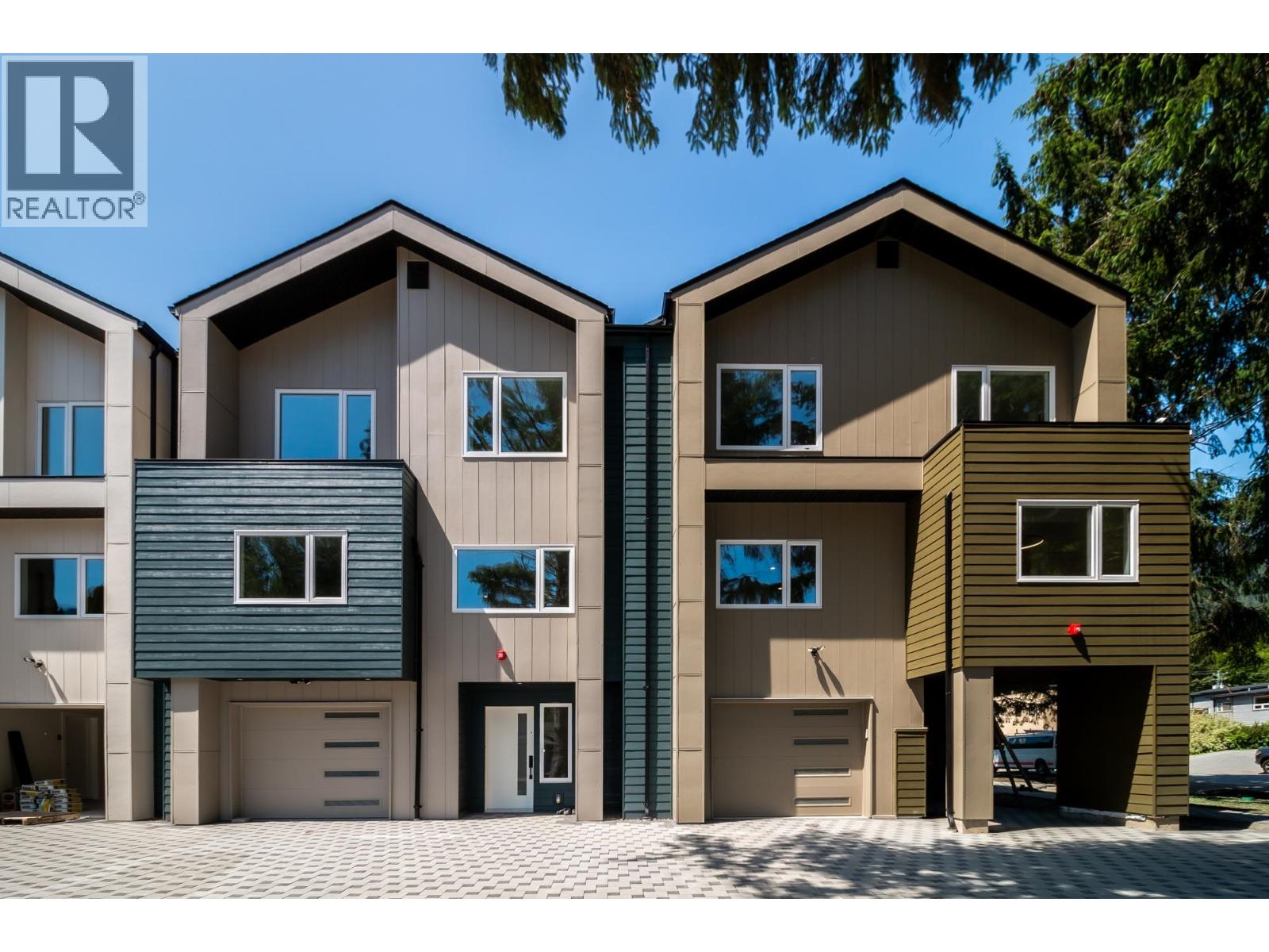 1108 MAGEE STREET, Squamish