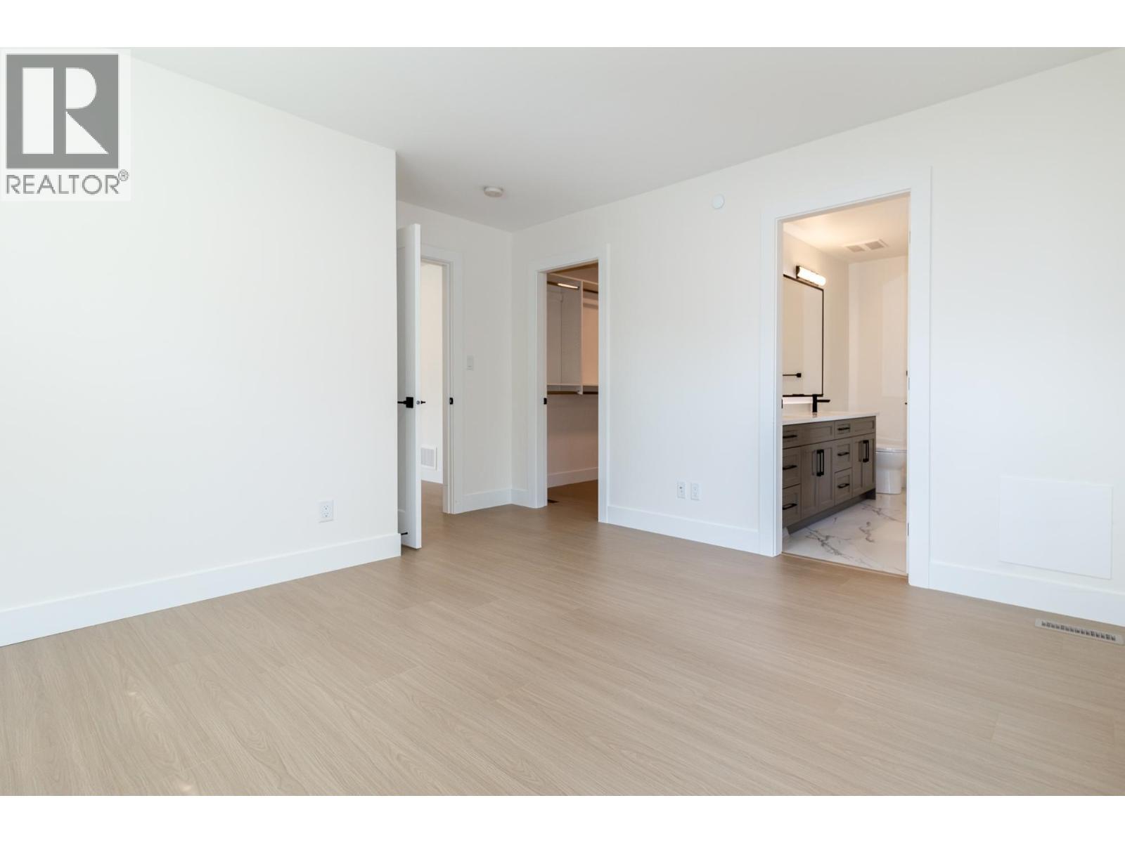 1108 MAGEE STREET, Squamish