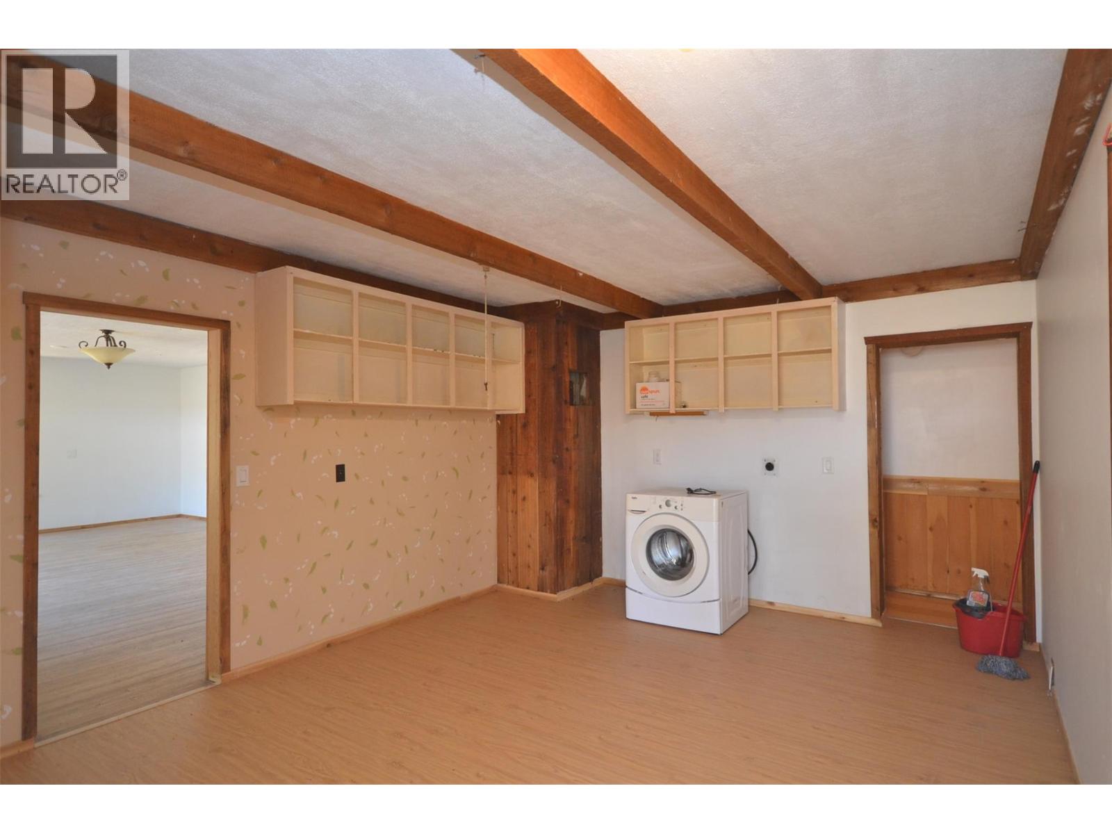 1538 CREIGHTON VALLEY ROAD - 41