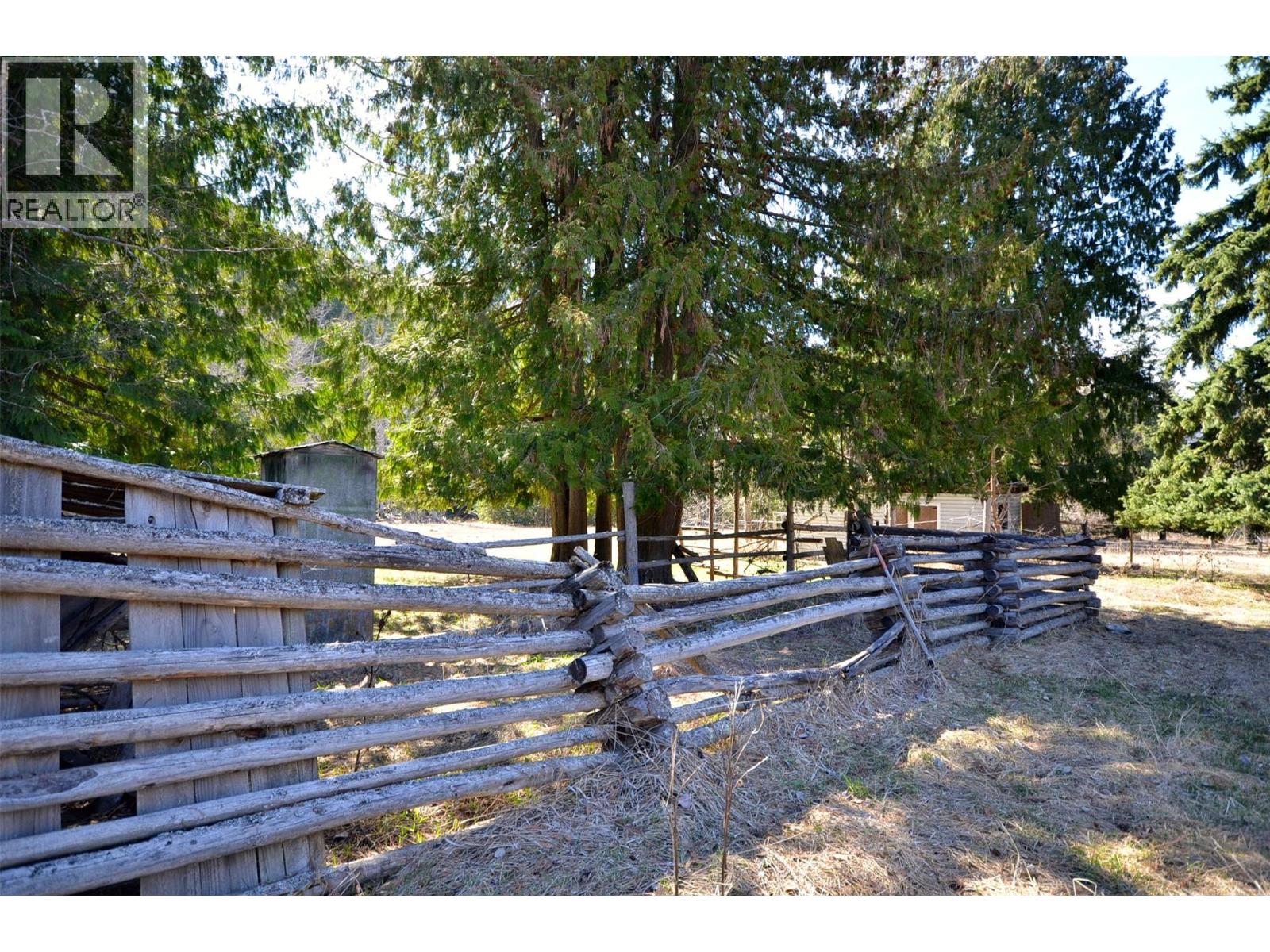 1538 Creighton Valley Road - 37
