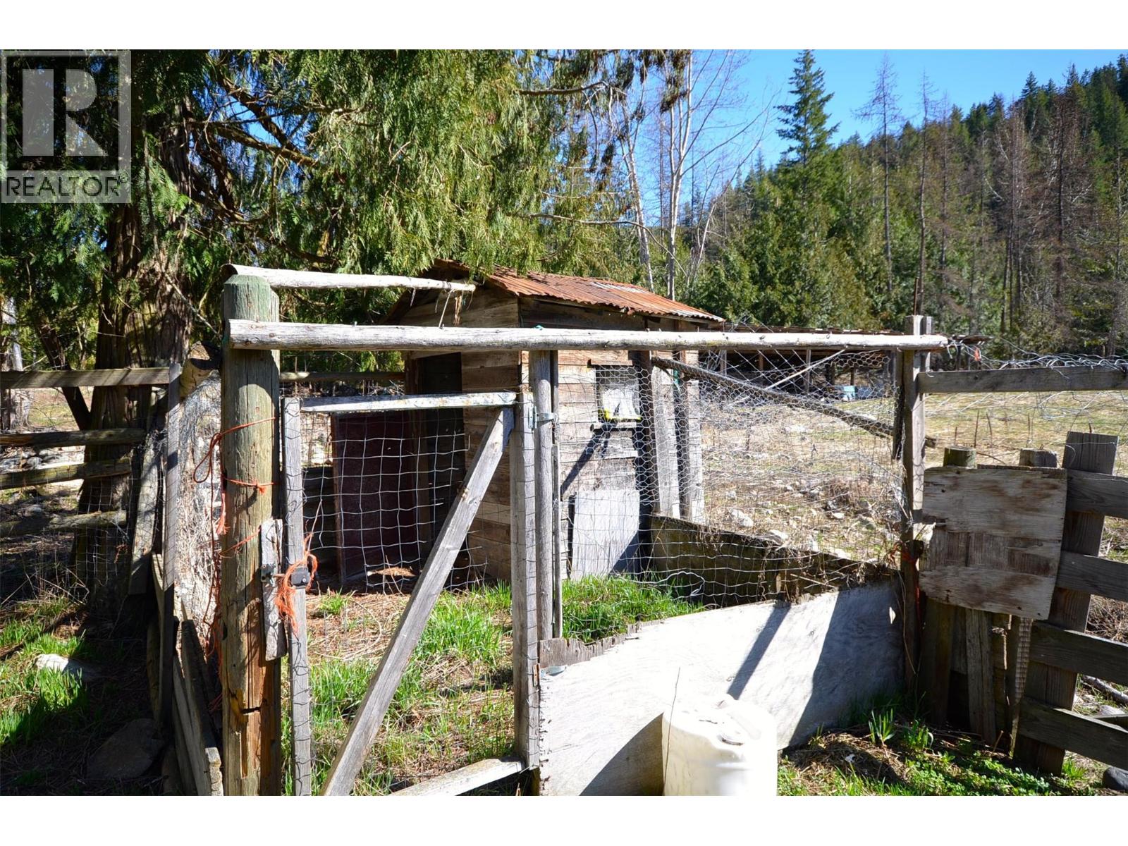 1538 Creighton Valley Road - 23