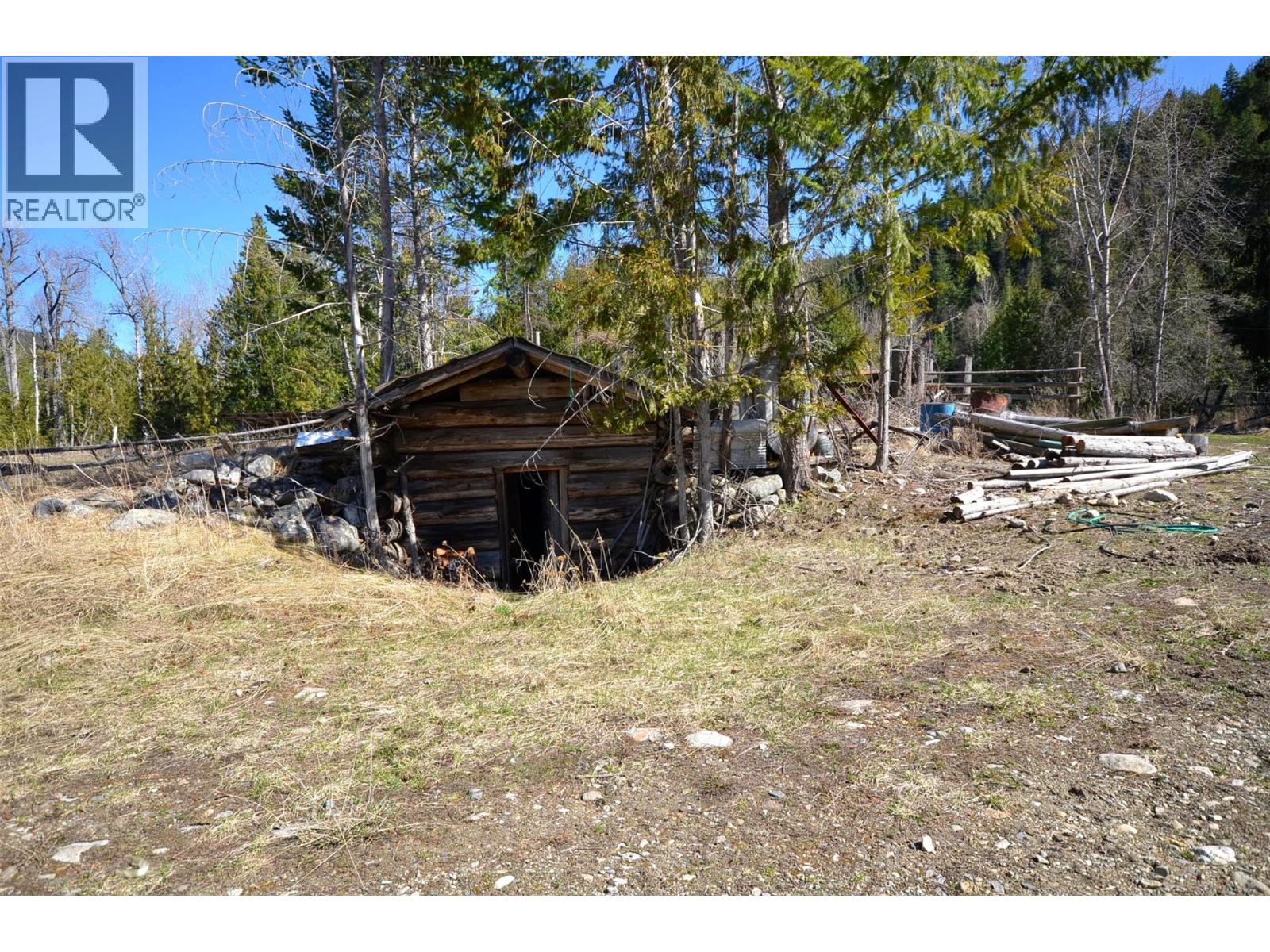 1538 Creighton Valley Road - 17