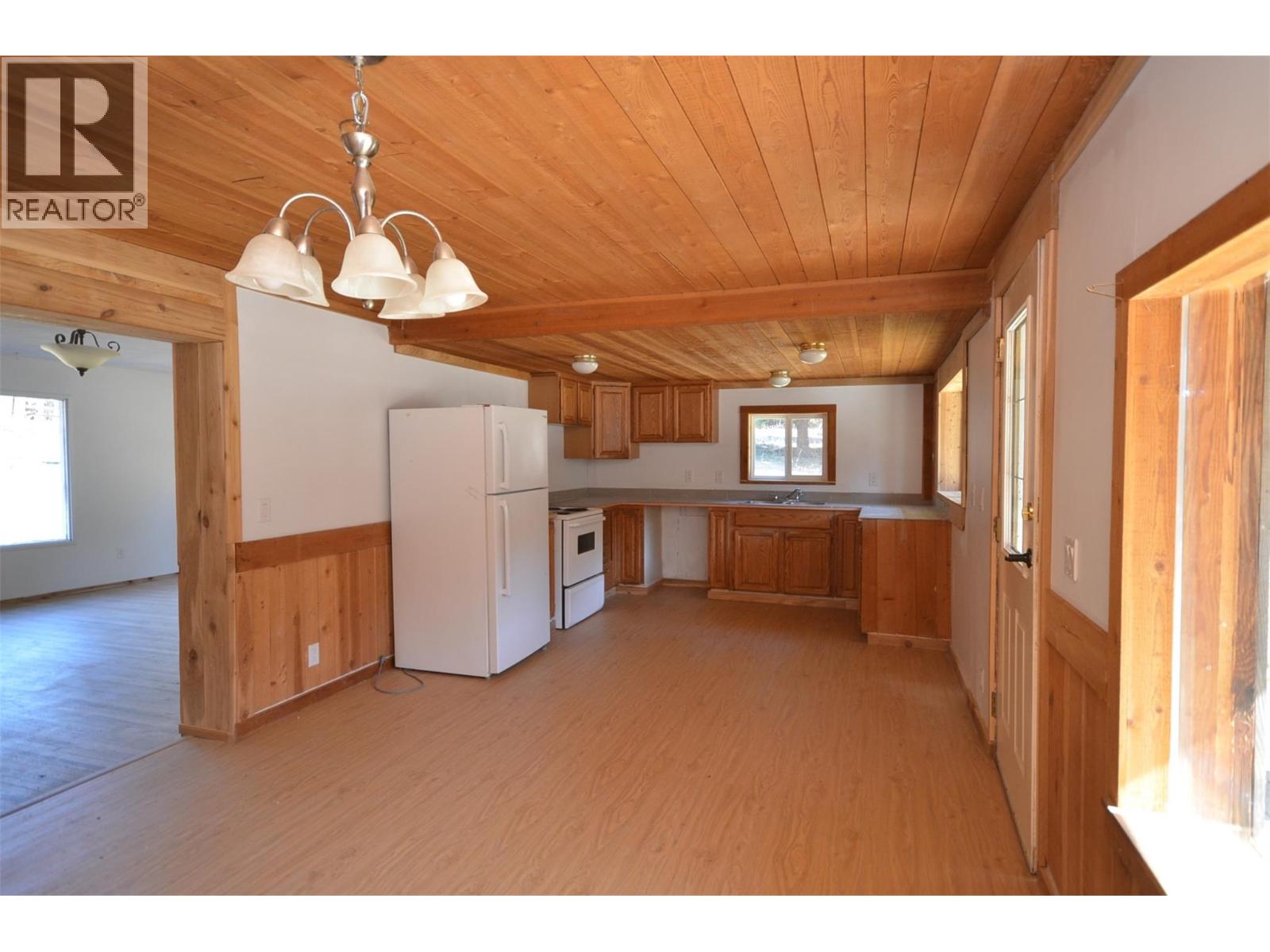 1538 Creighton Valley Road - 44