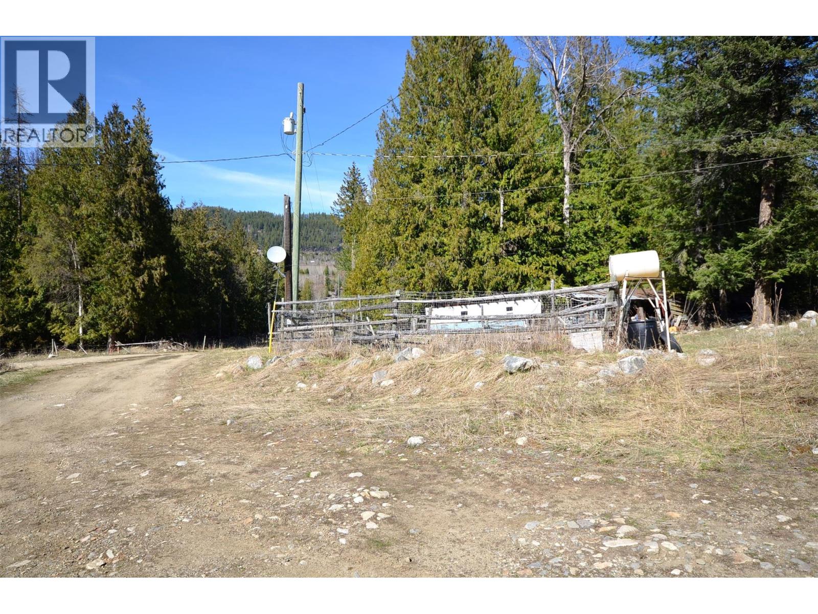 1538 Creighton Valley Road - 14