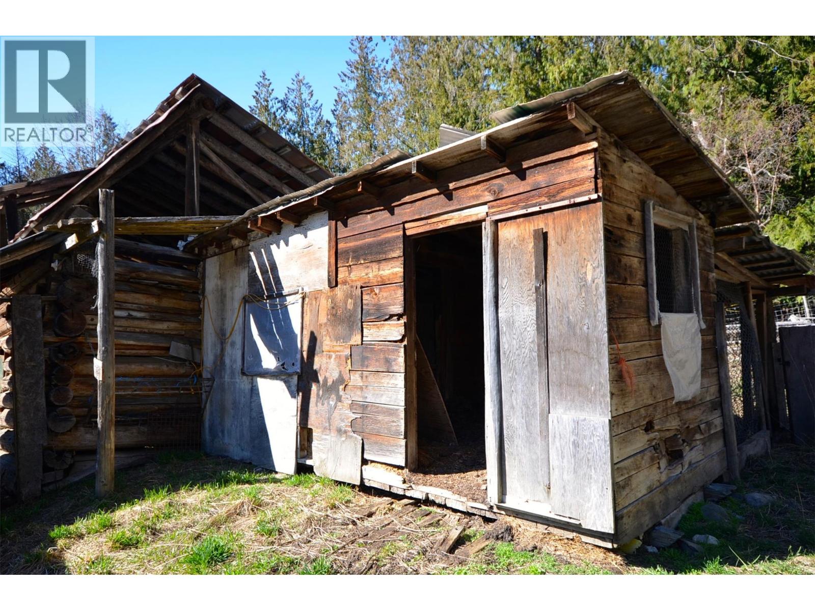 1538 Creighton Valley Road - 24