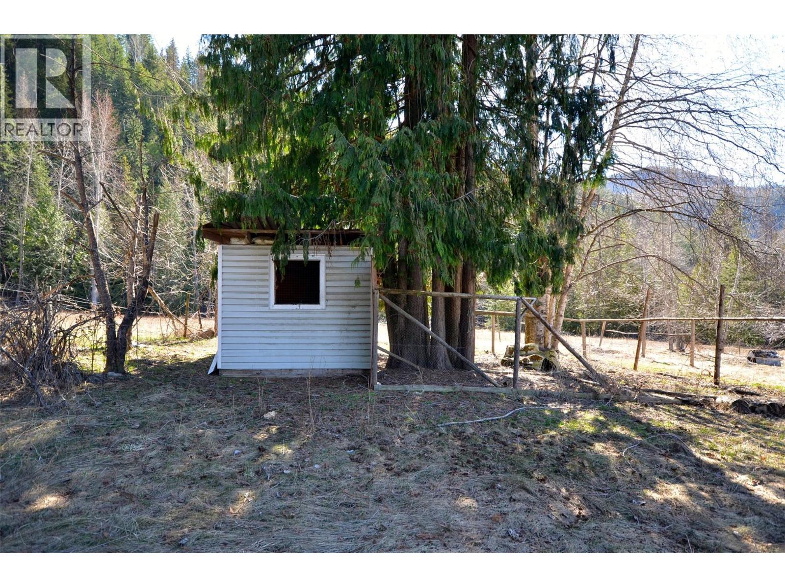 1538 Creighton Valley Road - 38