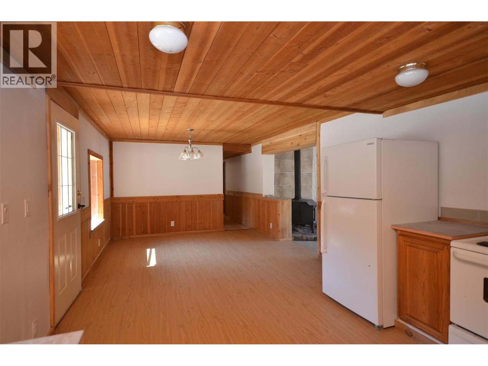 1538 CREIGHTON VALLEY ROAD - 46