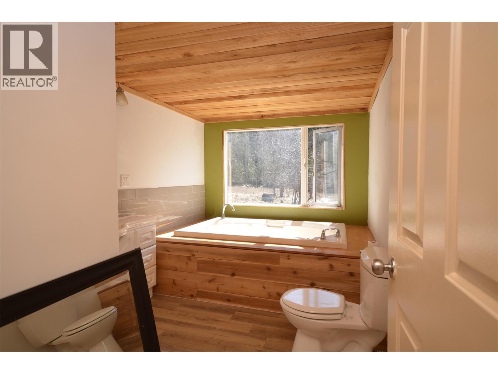 1538 CREIGHTON VALLEY ROAD - 49